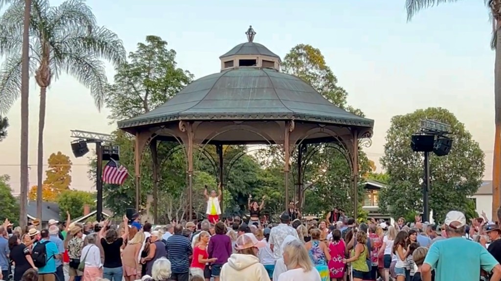 Four Minutes, Fifteen&nbsp;Years